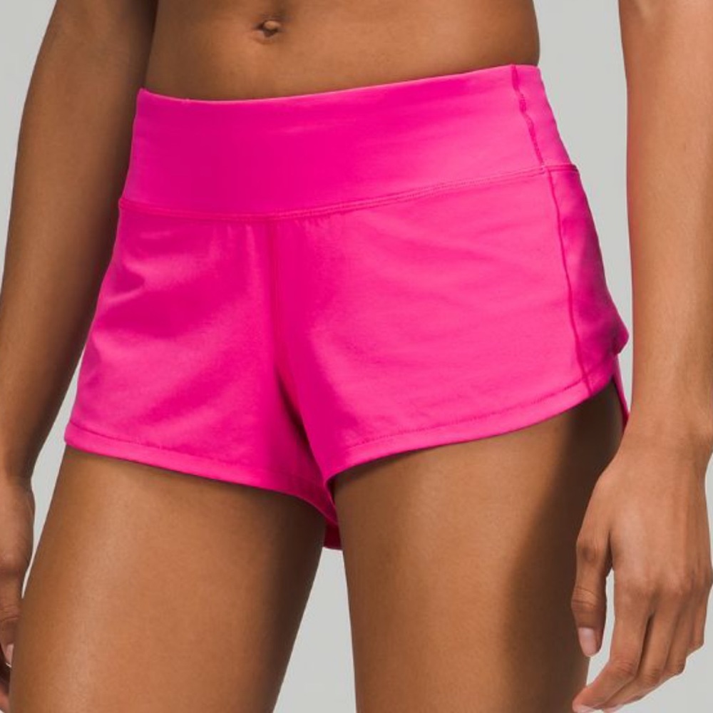 Size 4 Speed up low rise 2.5” shorts lululemon- sonic pink